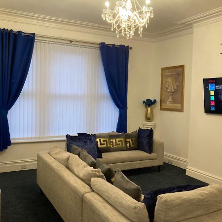 Agapi Apartment - Sea View Sleeps Ten 블랙풀 외부 사진