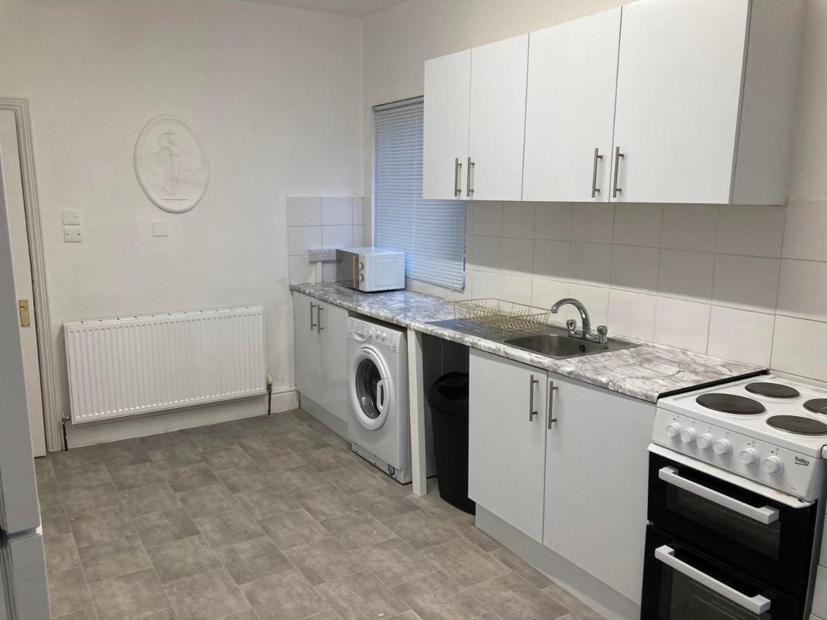 Agapi Apartment - Sea View Sleeps Ten 블랙풀 외부 사진