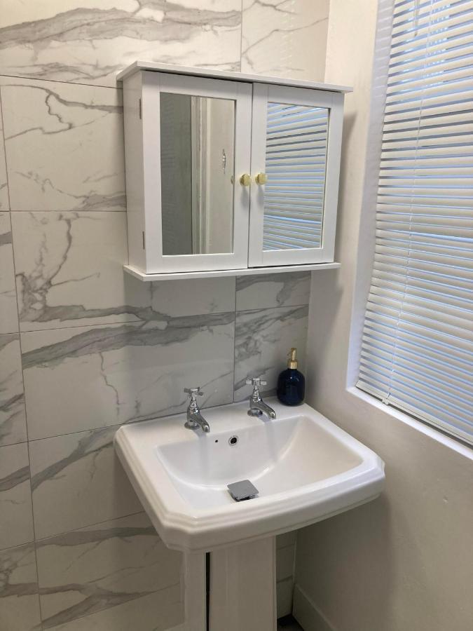 Agapi Apartment - Sea View Sleeps Ten 블랙풀 외부 사진