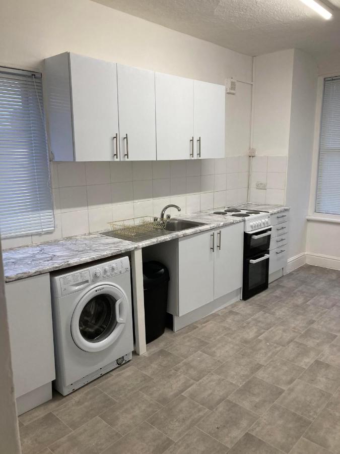 Agapi Apartment - Sea View Sleeps Ten 블랙풀 외부 사진